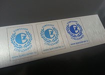 образцы металлических шильдов